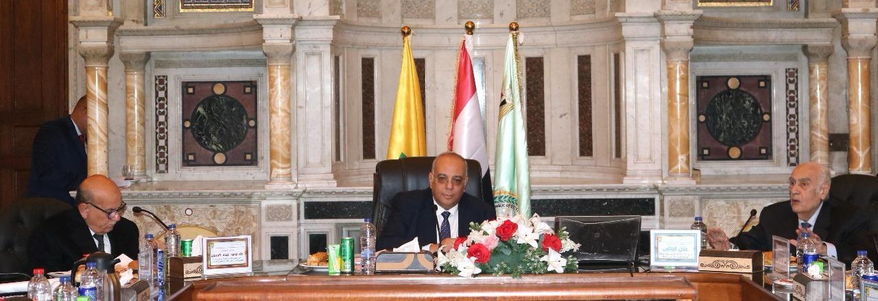 إجتماع مجلس إدارة بحوث الصحراء بحضور د عادل البلتاجي وزير الزراعة الأسبق