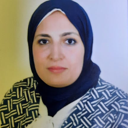 د منيرة بسيوني أستاذ ألبان في معهد الإنتاج الحيواني