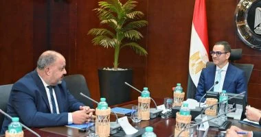 وزير الاستثمار يعقد اجتماعًا مع شعبة الأقطان