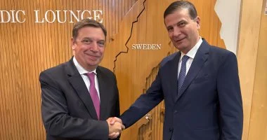 وزير الزراعة يبحث التعاون مع نظيره الإسباني في مجالات الري الحديث والزراعة الذكية