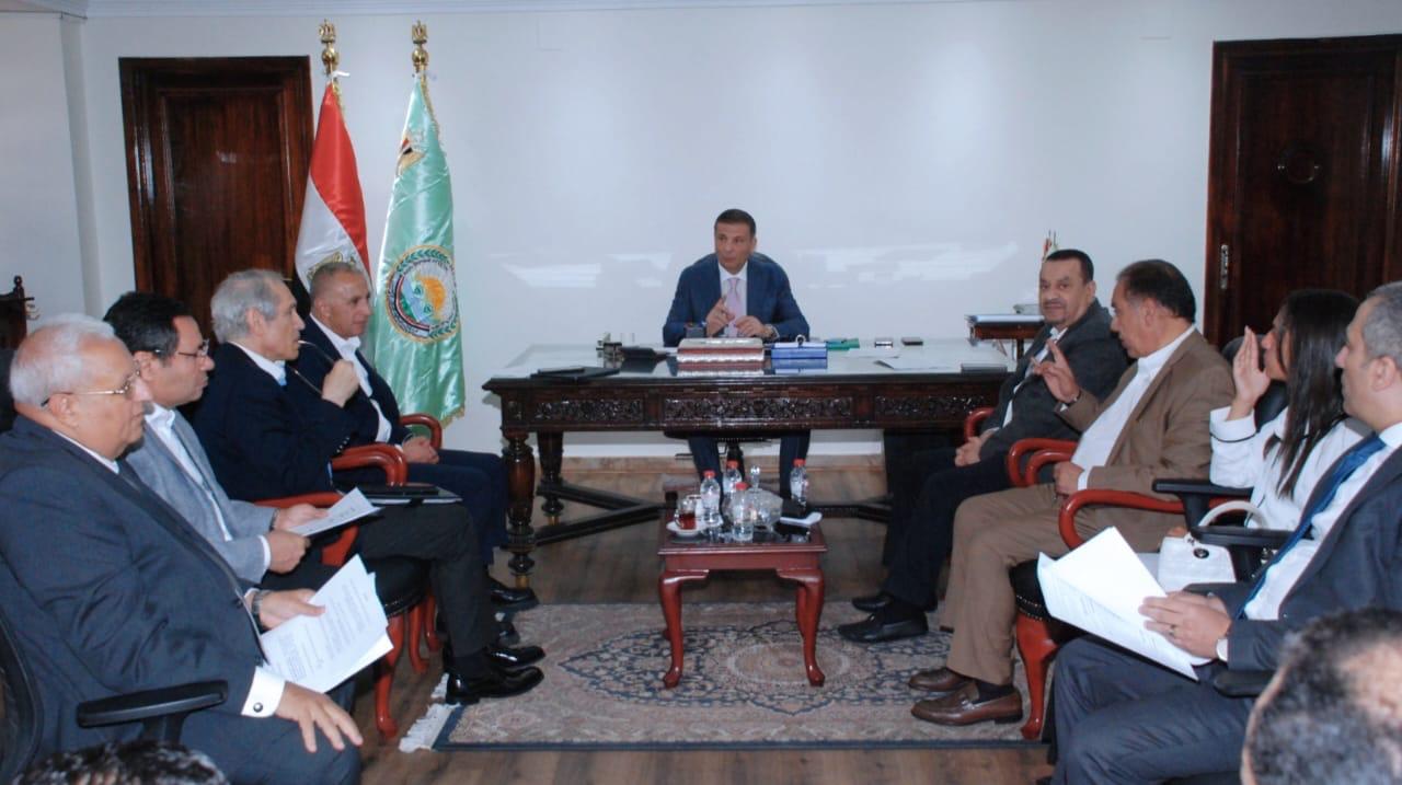 التعاون مع لجنة الشؤون الأفريقية لبحث زيادة فرص الإستثمار في القطاع الزراعي بالدول الافريقية