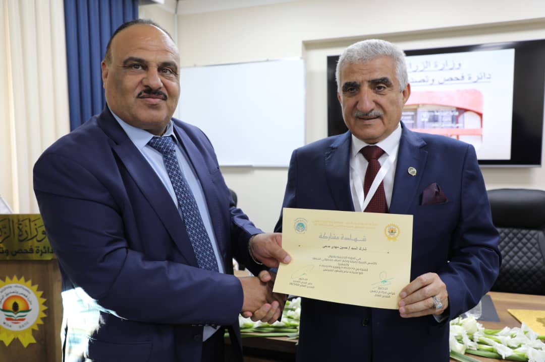 مدير اكساد يكرم المشاركين في الدورة التدريبية لأصناف القمح في العراق