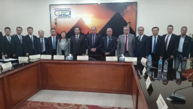 د عادل عبدالعظيم رئيس مركز البحوث الزراعية يلتقي وفد جامعة صينية