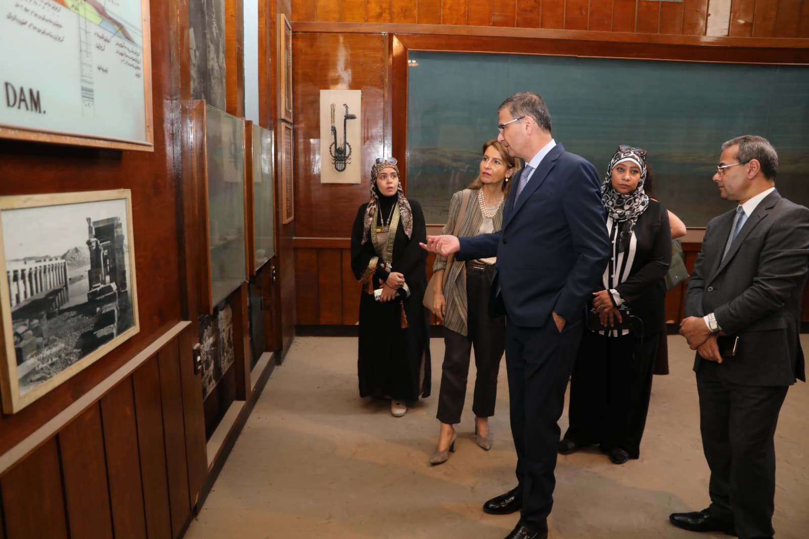 جولة وزير الزراعة ووفد منظمة اليونسكو في المتحف الزراعي