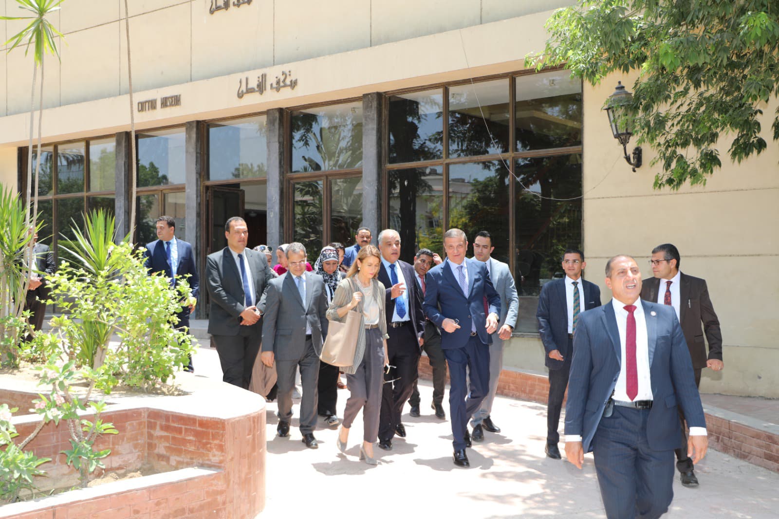 جولة وزير الزراعة ووفد منظمة اليونسكو في المتحف الزراعي