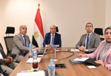 وزير الري يلتقي وفد الجامعة الأمريكية لبحث تحلية المياه من أجل الغذاء