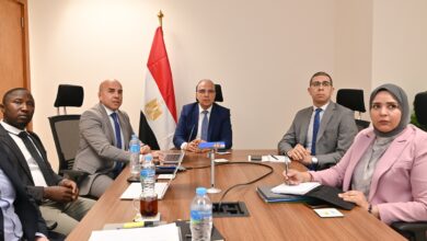 وزير الري يلتقي وفد الجامعة الأمريكية لبحث تحلية المياه من أجل الغذاء