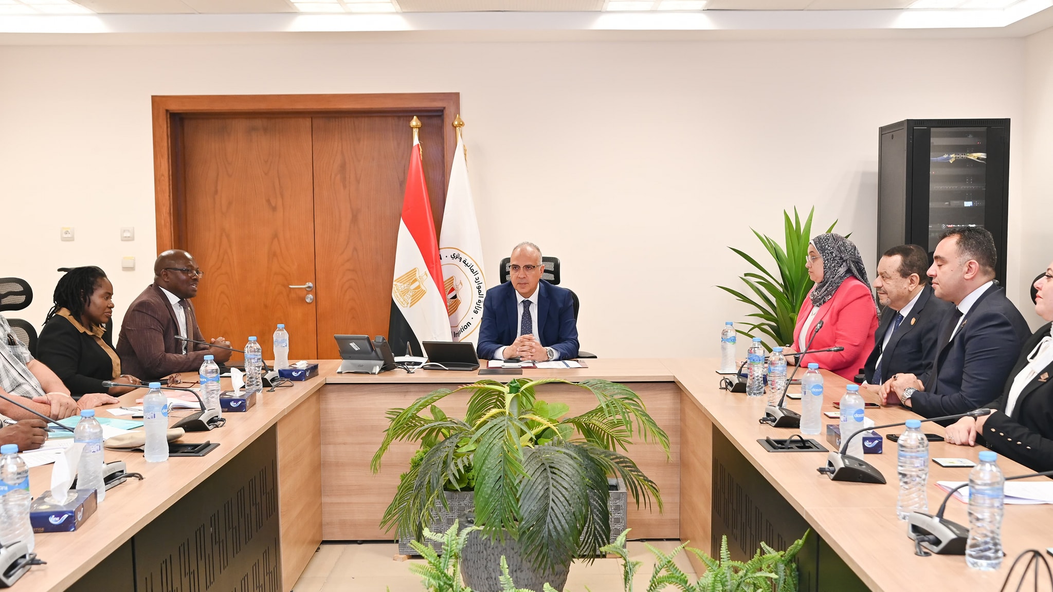 وزير الري المصري يبحث مع وفد البرلمان الناميبي سبل التعاون في مجالات إدارة المياه