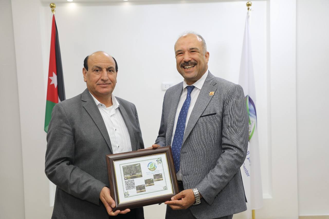 تكريم د أحمد عضام رئيس قطاع الخدمات الزراعية