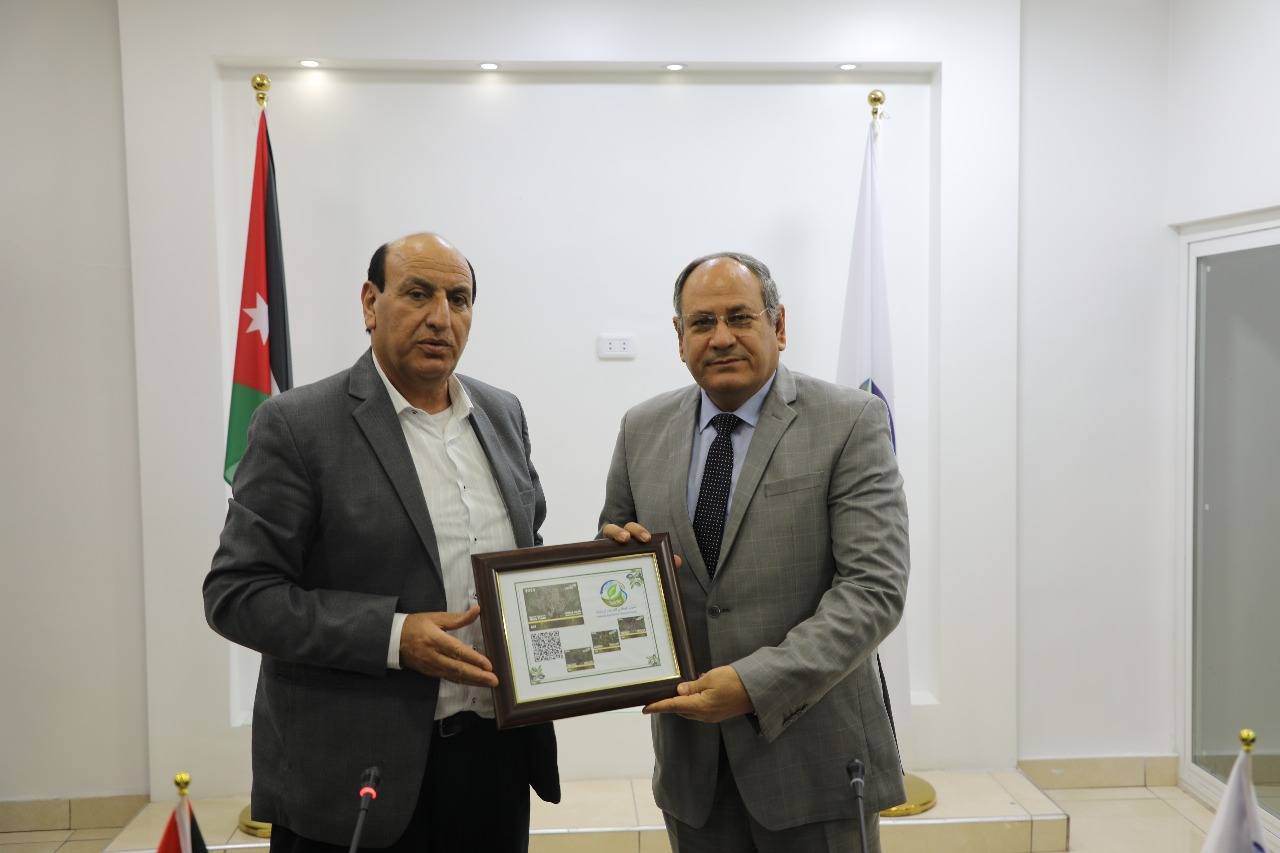 تكريم د عادل عبدالعظيم رئيس مركز البحوث الزراعية
