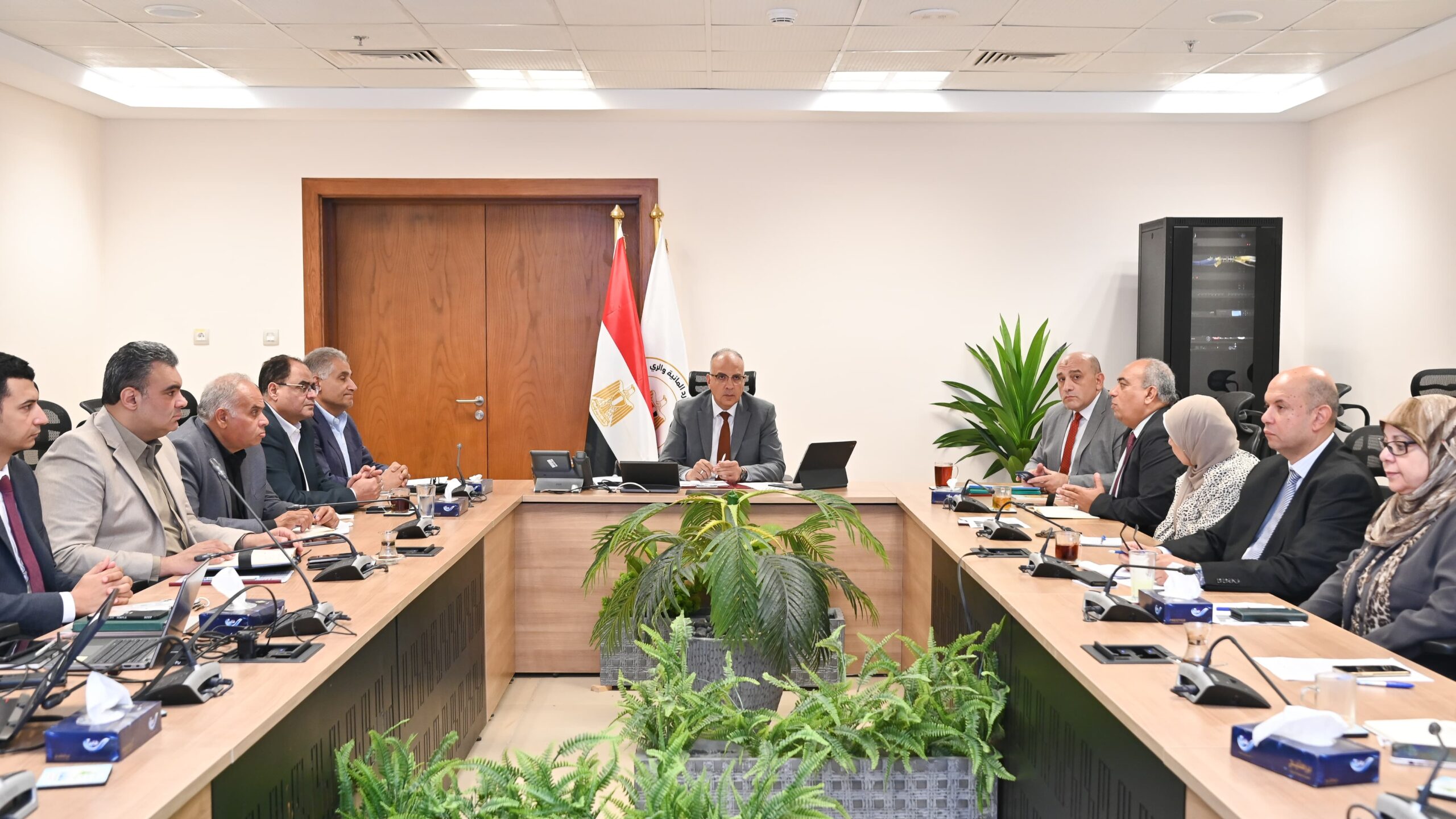 وزير الري يتابع تعديات النيل