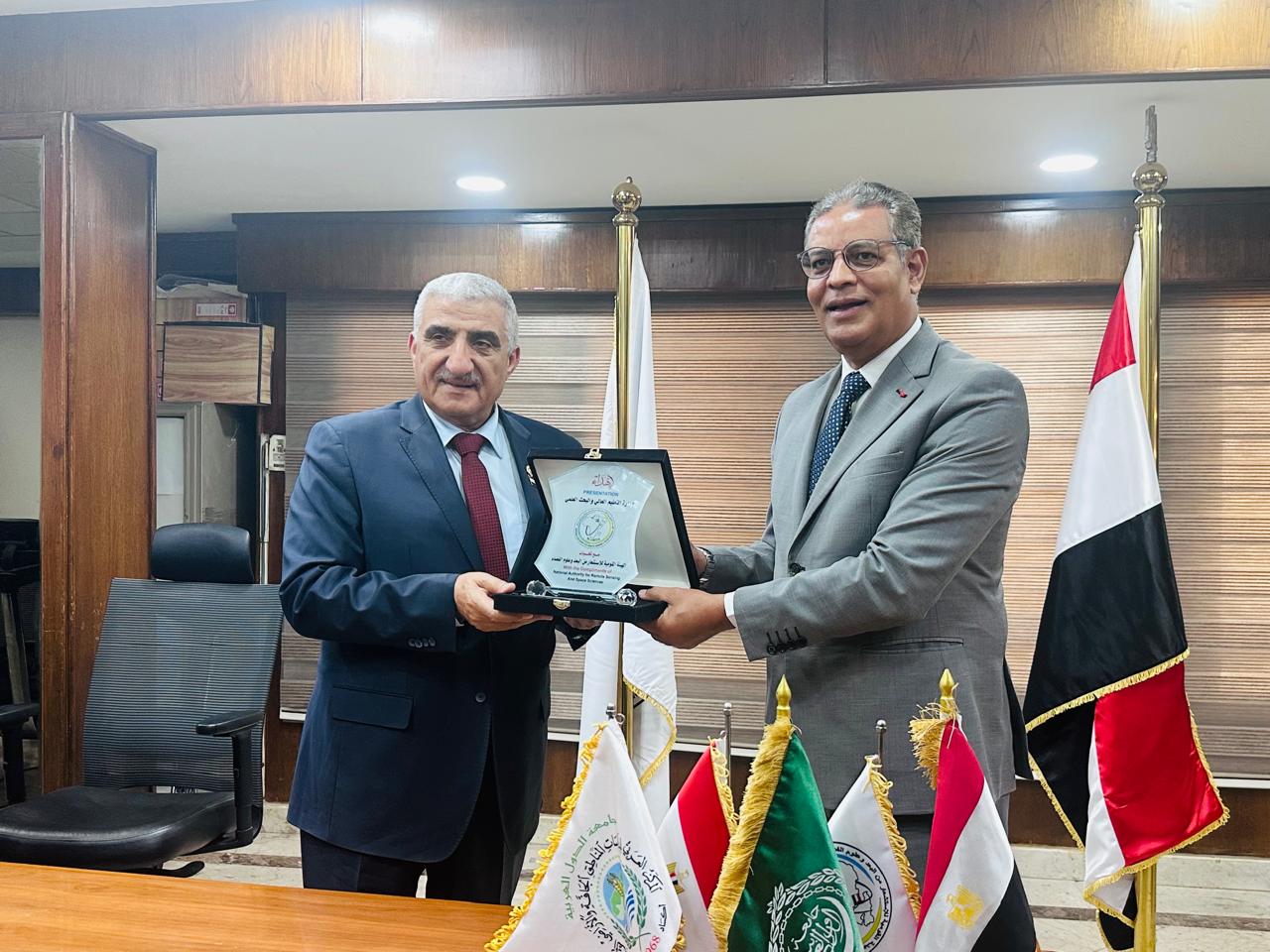 د نصردالدين العبيد مدير أكساد يوقع بروتوكول تعاون مع رئيس هيئة الإستشعار من بعد