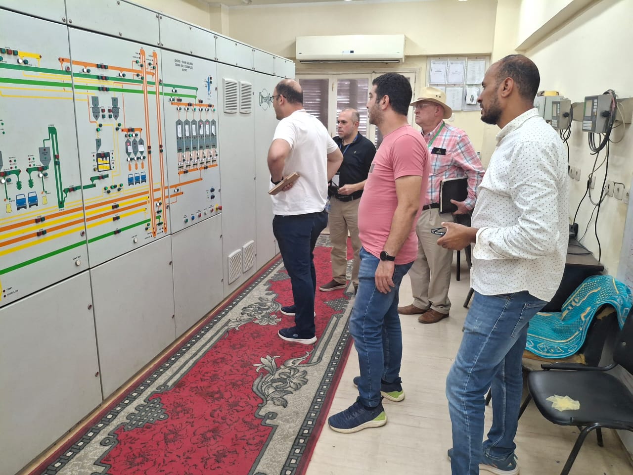 خبراء الإتحاد الأوروبي يتفقدون منظومة تخزين الحبوب في مصر