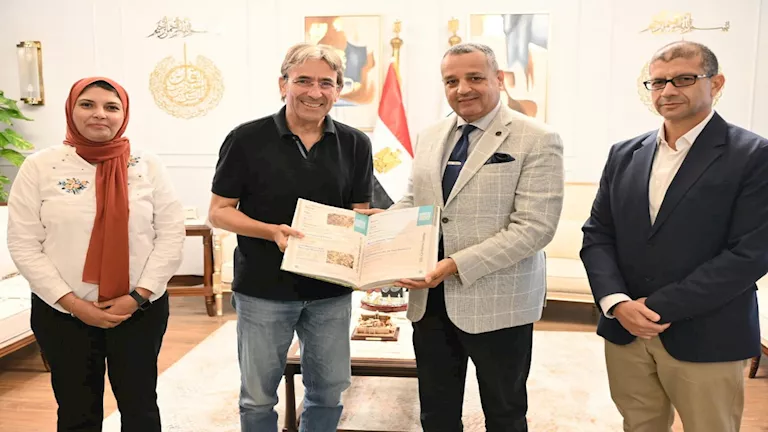 محافظ جنوب سيناء يبحث إقامة مشروعات زراعية عضوية متكاملة بالتعاون مع جامعة هليوبوليس