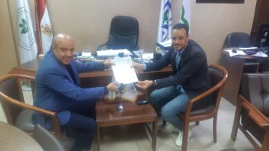 د سعد جعفر مدير معمل الزراعة العضوية يوقع بروتوكول تعاون مع المركز المصري للزراعة الحيوية