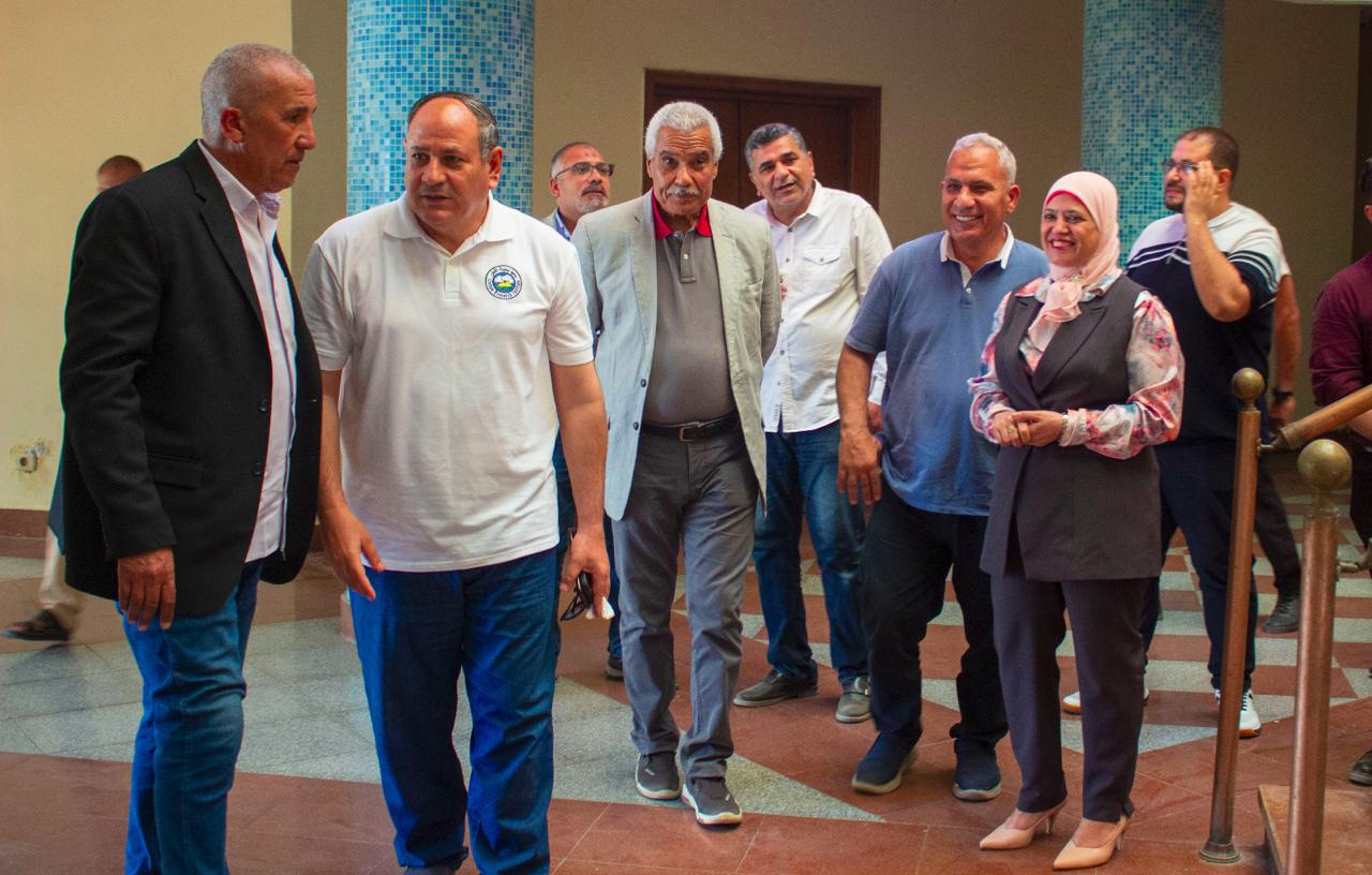 جولة د عادل عبدالعظيم رئيس البحوث الزراعية في معمل متبقيات المبيدات في الإسماعيلية