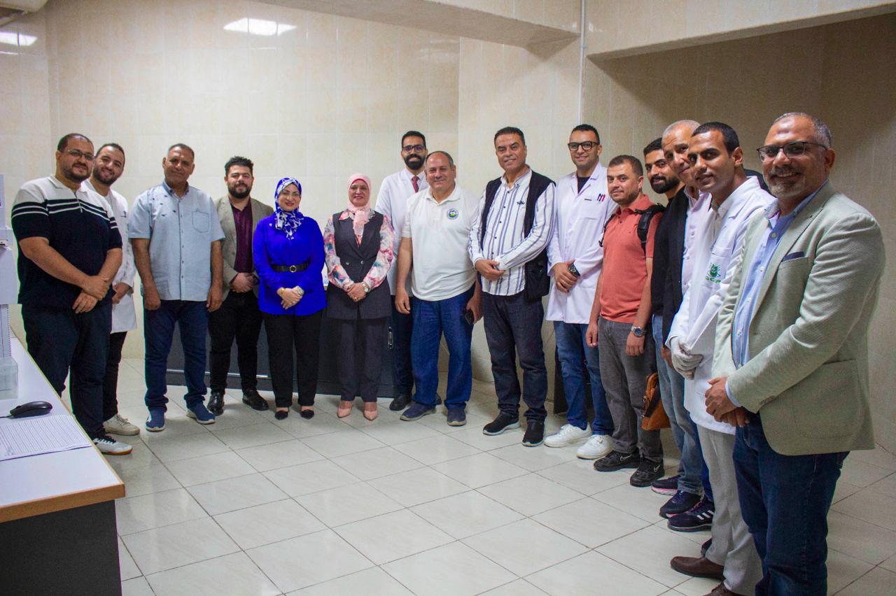 جولة د عادل عبدالعظيم رئيس البحوث الزراعية في معمل متبقيات المبيدات في الإسماعيلية