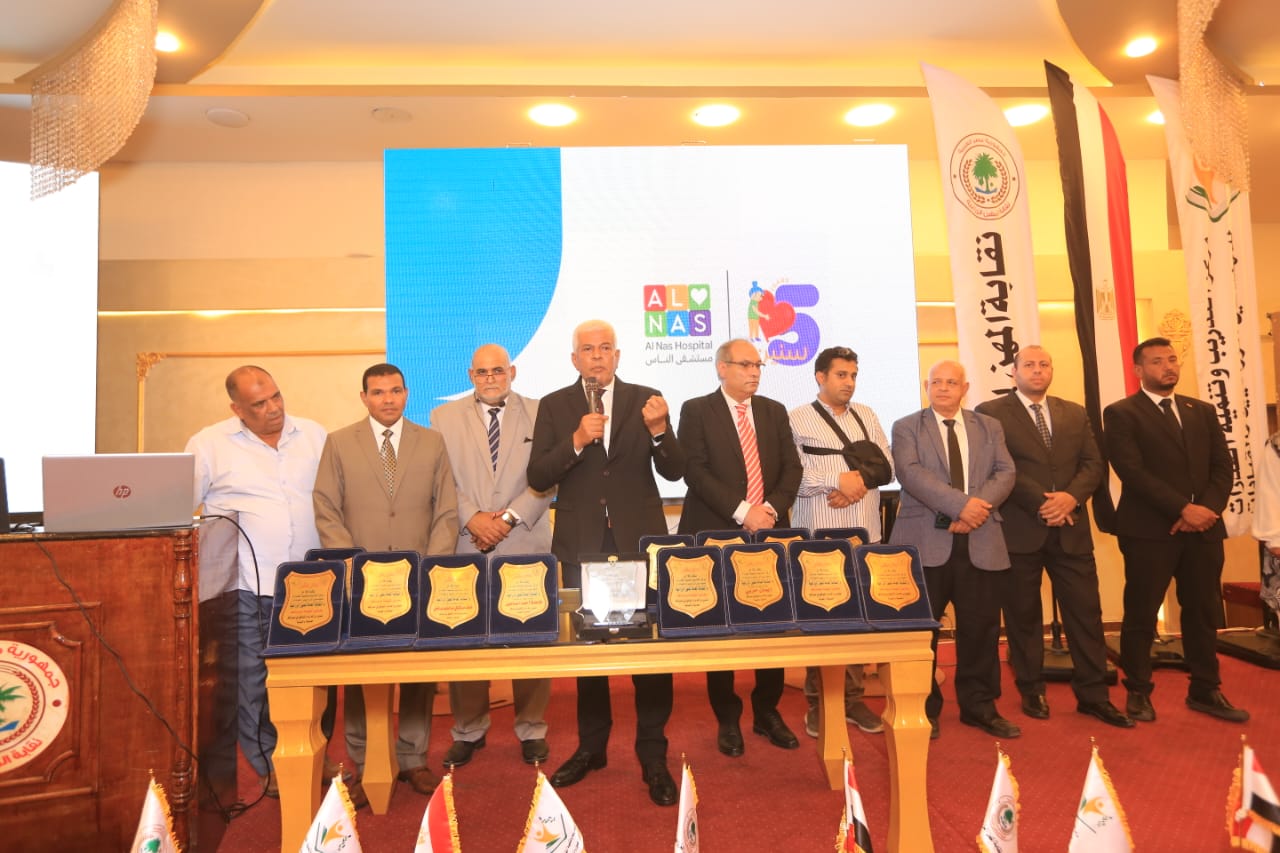 نقيب الزراعيين يكرم المتفوقين من خريجي كليات الزراعة