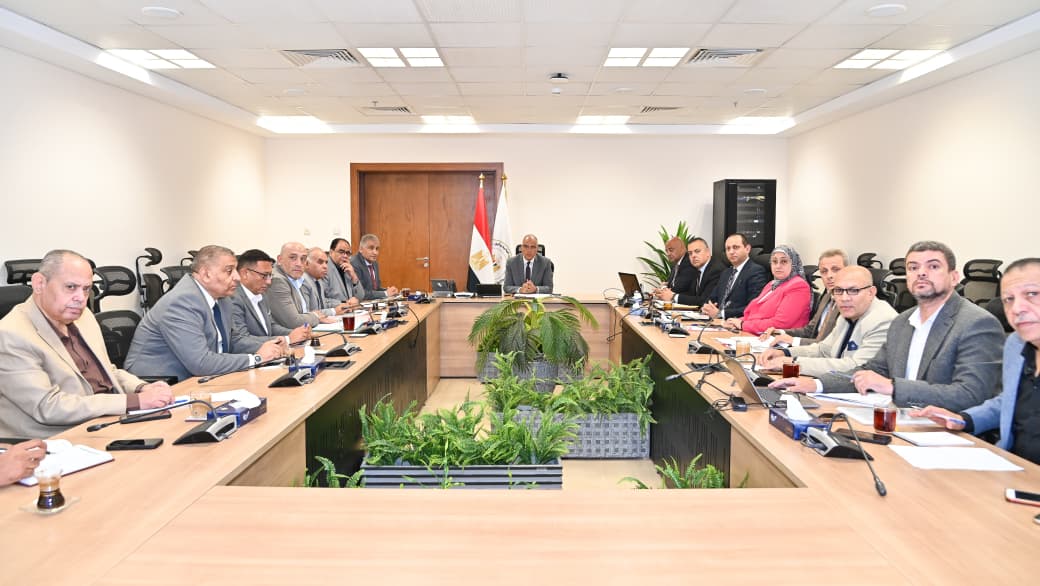 وزير الري يتابع ملف التعديات علي نهر النيل