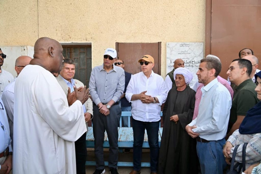 وزير الري يتفقد ترعة وادي النقرة ومحطة رفع في أسوان ويؤكد تحسين كفاءة الري