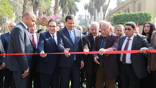 وزير الزراعة يفتتح معرض كلية الزراعة للبساتين بجامعة القاهرة