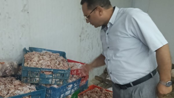 التحفظ على 350 كيلو لحوم ودواجن وأسماك فاسدة في الغربية