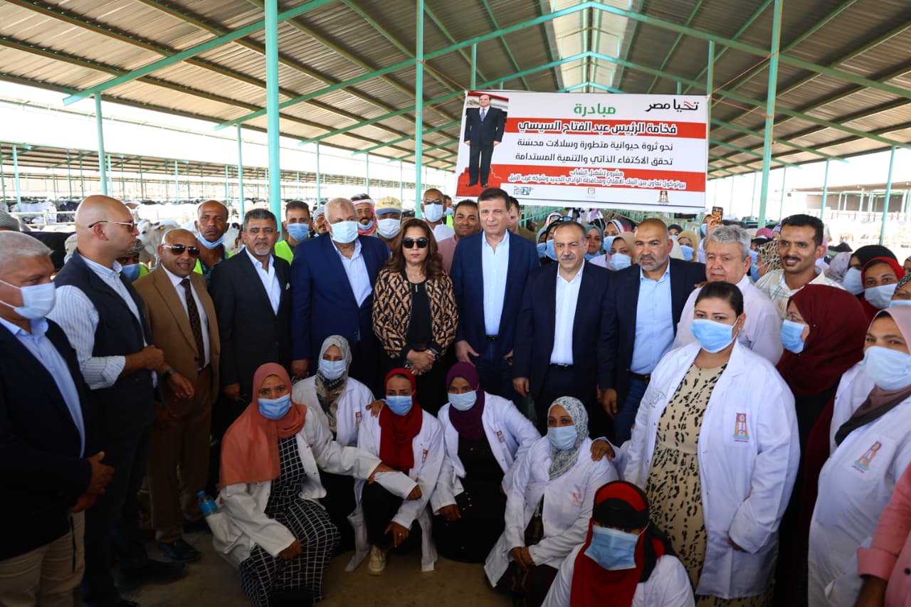 وزير الزراعة يتفقد مجمع التمور في الوادي الجديد