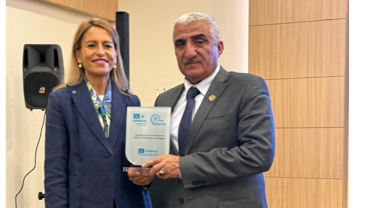 منظمة اليونسكو تكرم الدكتور نصرالدين العبيد مدير أكساد