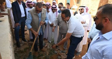 محافظ جنوب سيناء يتفقد مشروع “مجتمع حبيبة” في نويبع ويزرع شجرة زيتون رمزًا للسلام