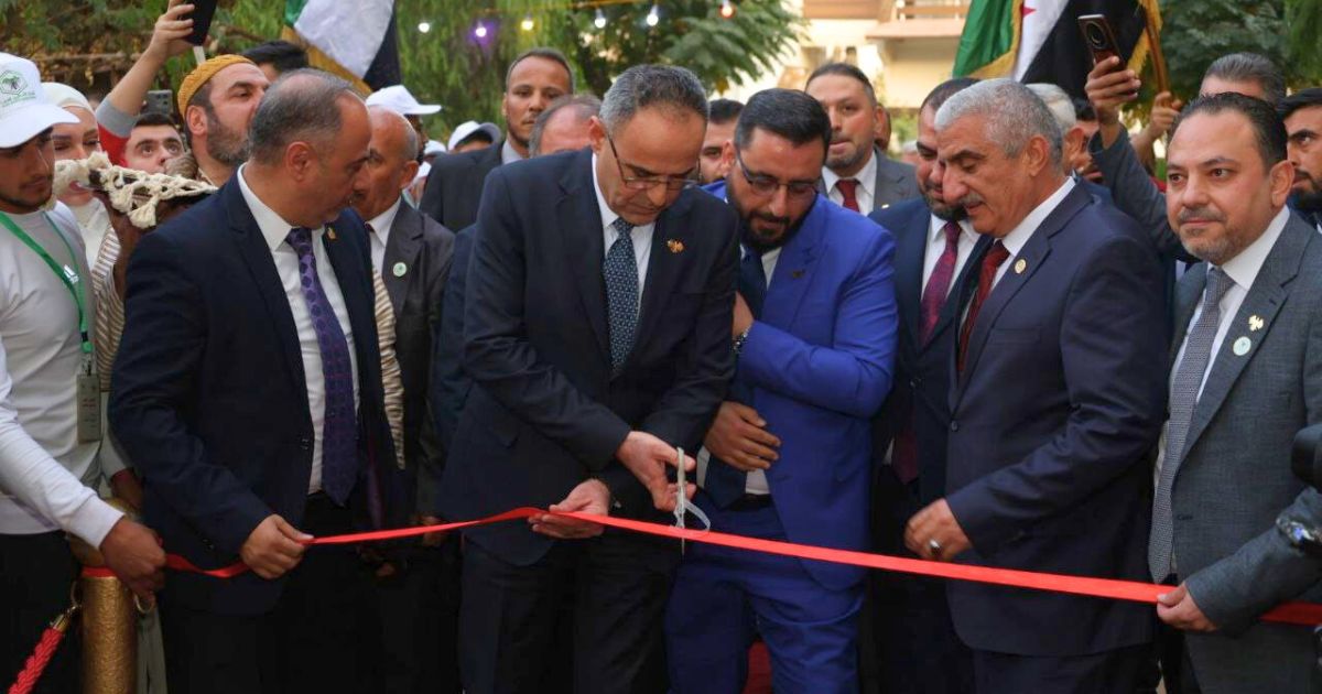 الدكتور أمجد بدر وزير الزراعة السوري يفتتح فاعليات مهرجان العسل السوري