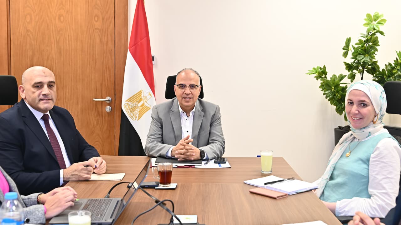 وزير الري يبحث الإستفادة من معالجة مياه الصرف الزراعي