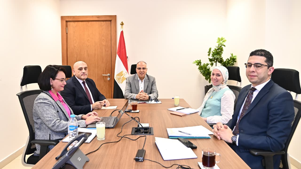 وزير الري يبحث الإستفادة من معالجة مياه الصرف الزراعي