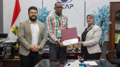 د هند عبداللاه مدير معمل متبقيات المبيدات تستقبل وفد أفريقية للتدريب علي الكشف عن متبقيات المبيدات