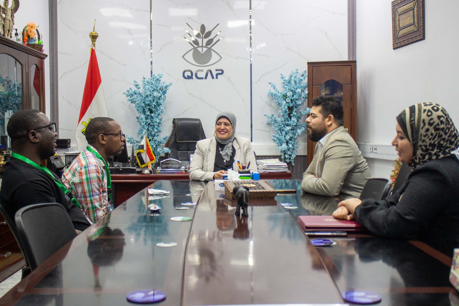 د هند عبداللاه مدير معمل متبقيات المبيدات تستقبل وفد أفريقية للتدريب علي الكشف عن متبقيات المبيدات