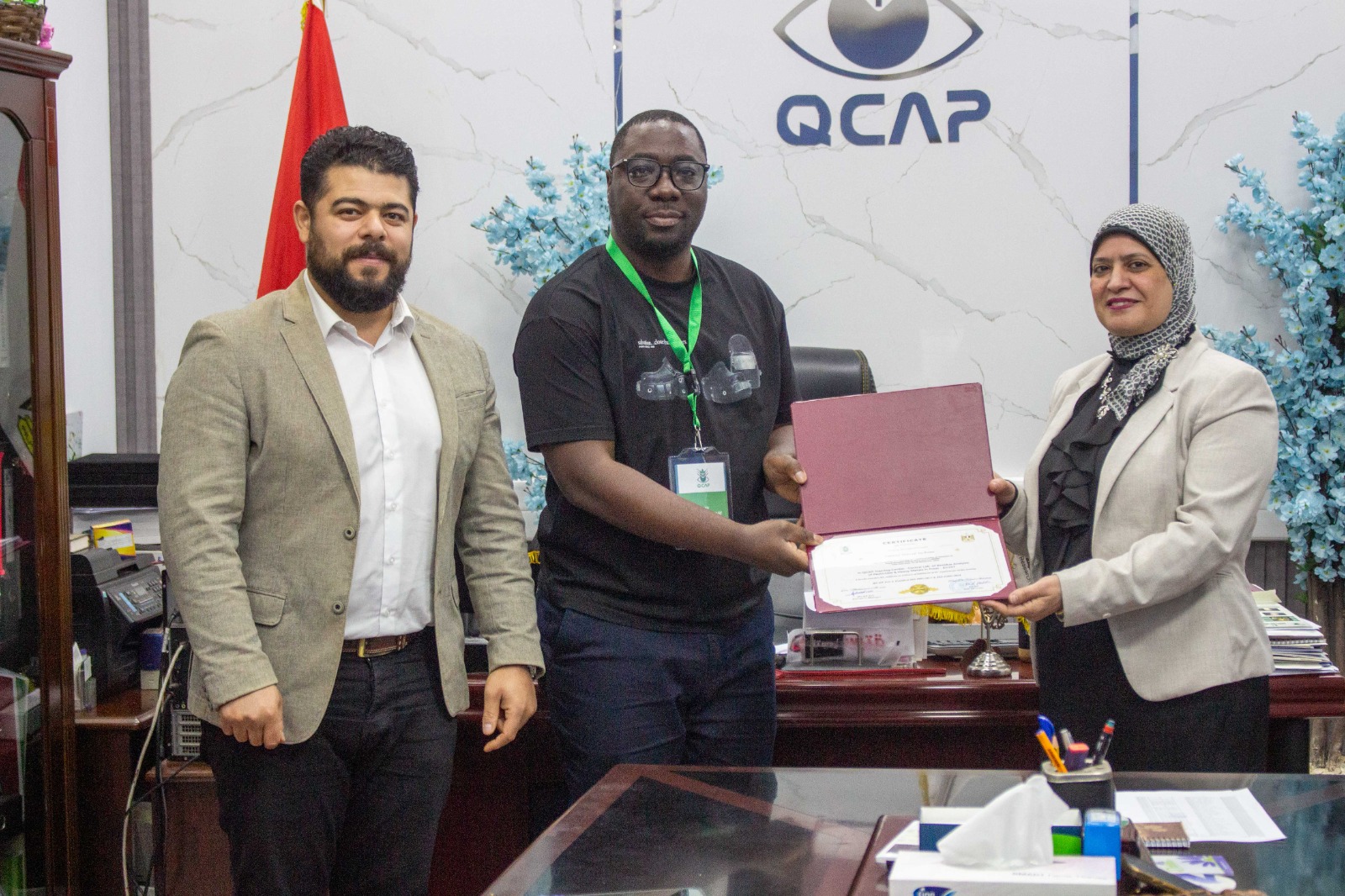 د هند عبداللاه مدير معمل متبقيات المبيدات تستقبل وفد أفريقية للتدريب علي الكشف عن متبقيات المبيدات