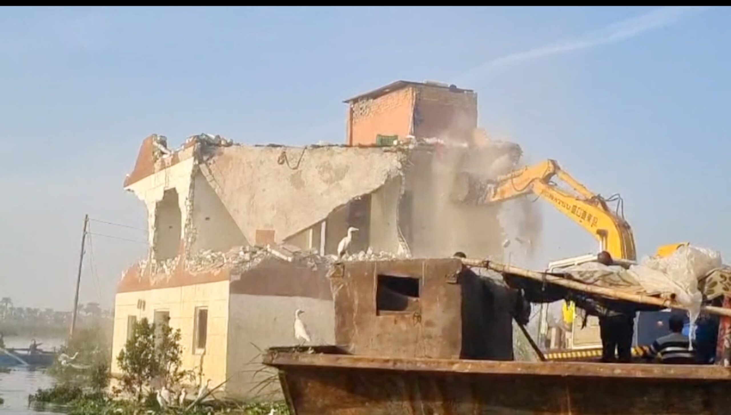 حملة وزارة الري لإزالة التعديات علي نهر النيل