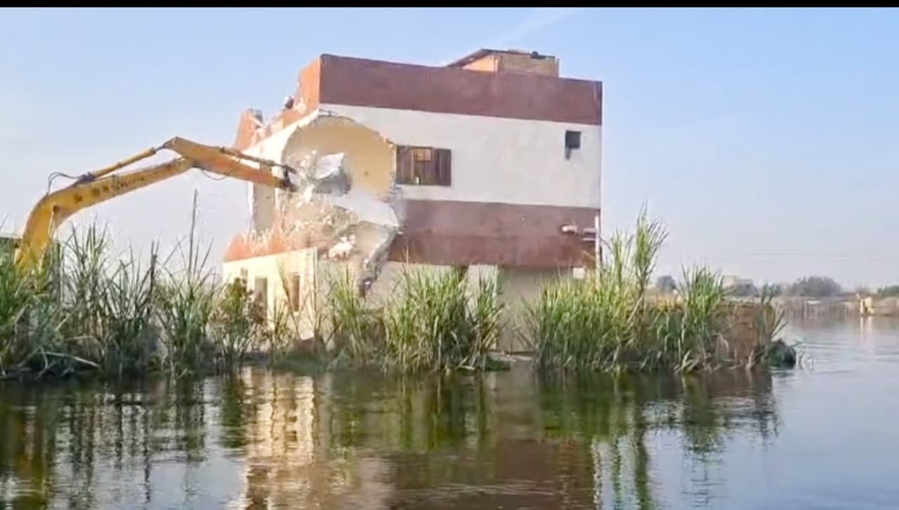 حملة وزارة الري لإزالة التعديات علي نهر النيل