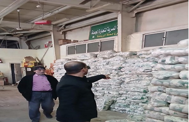 ضبط سلع مدعمة قبل تداولها فى السوق السوداء خلال حملات رقابية بالمنيا