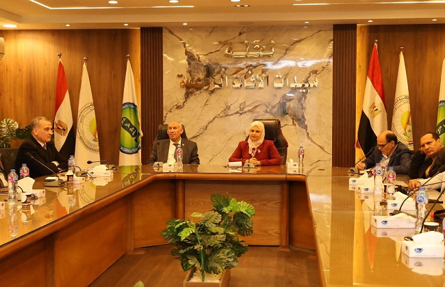 الزراعة تبحث تطوير برنامج تأهيل مطبقي مبيدات الآفات الزراعية