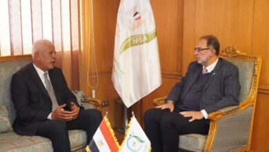 الدكتور طارق الهوبي خلال استقباله نقيب الزراعيين