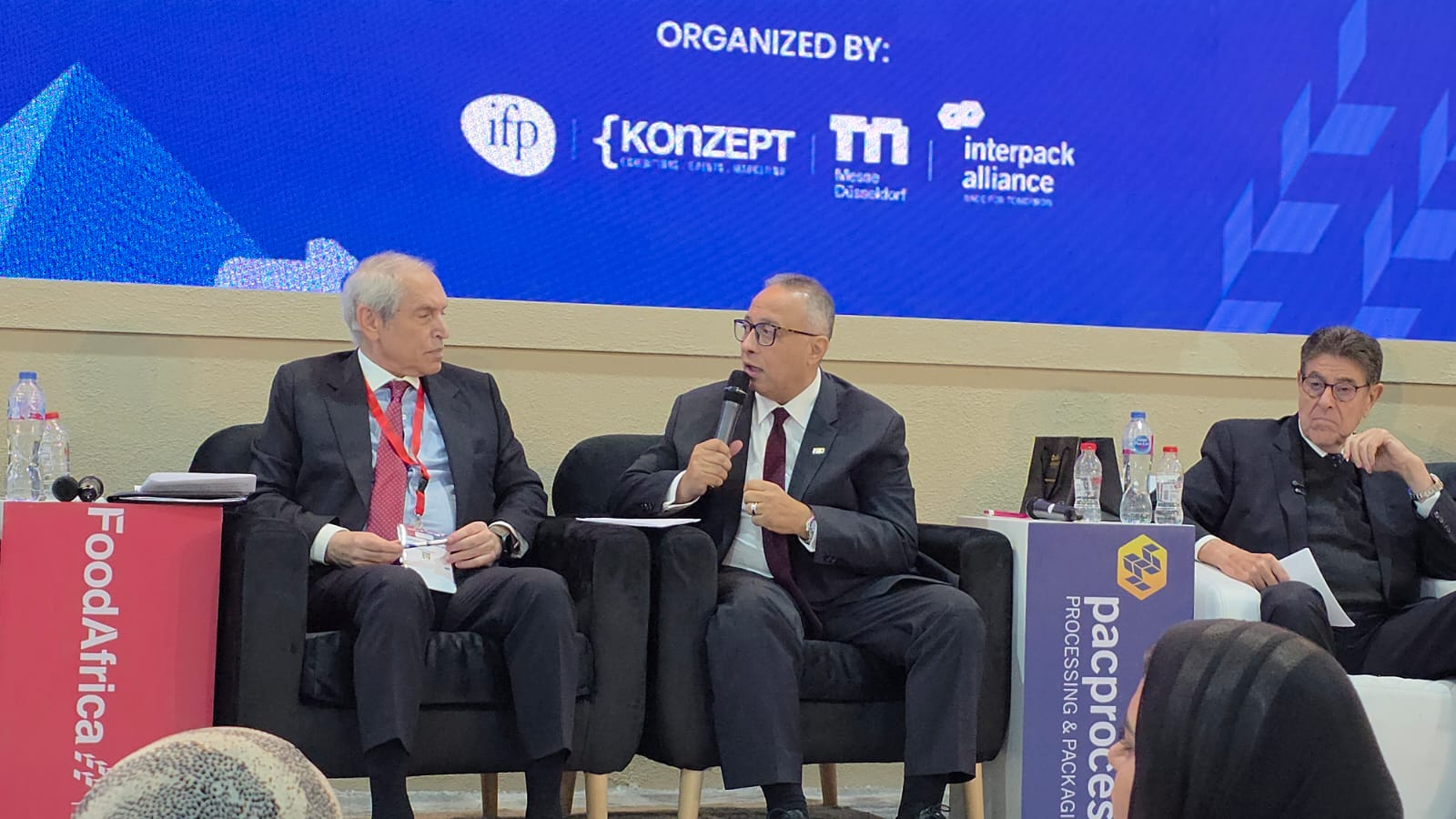 رئيس المجلس التصديري خلال الجلسة الافتتاحية في معرض فوود افريكا 