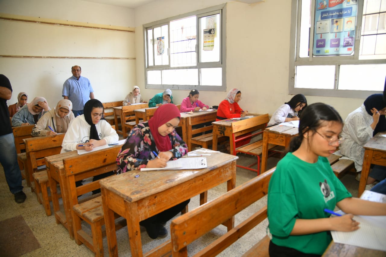 نماذج إجابة امتحان اللغة العربية لطلاب الصف الأول الإعدادي 2026