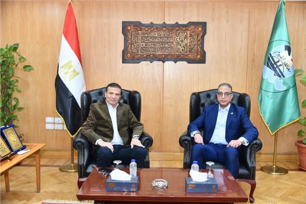 وزير الزراعة يتفقد المشروعات الإنتاجية والخدمية بالفيوم