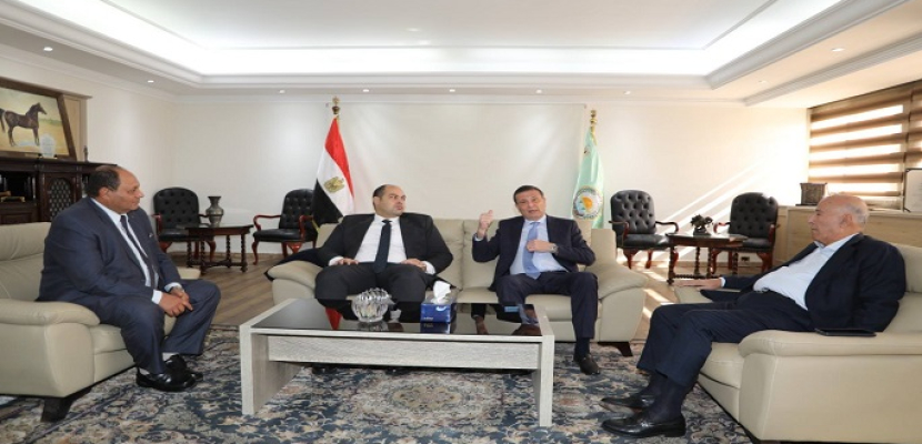 وزير الزراعة ورئيس حماية المنافسة يبحثان آليات ضبط أسعار الدواجن