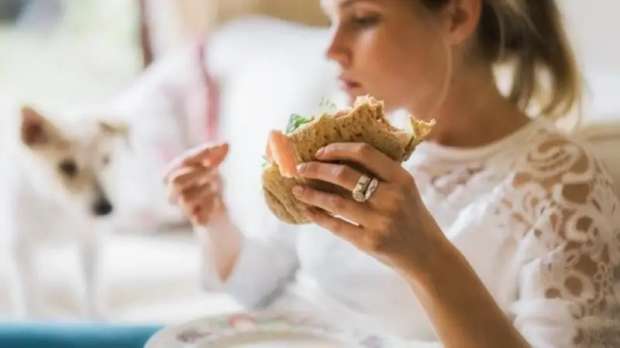 تفسير حلم الاكل مع الميت لابن سيرين