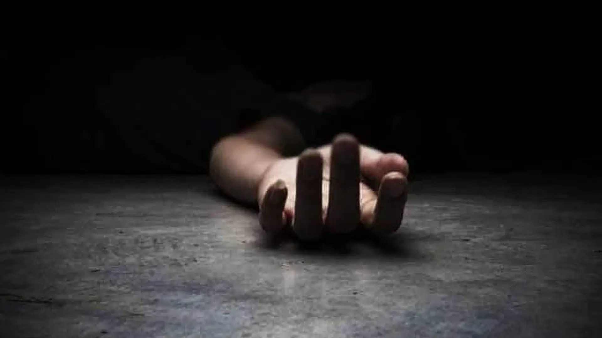 تفسير حلم موت شخص حي والبكاء عليه