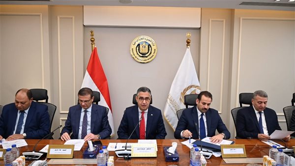 وزيرا التموين والزراعة ورئيس جهاز مستقبل مصر يبحثون مستقبل صناعة السكر