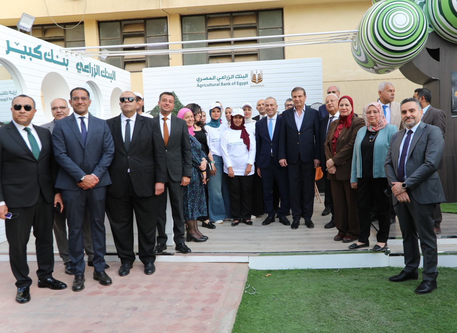 وزير الزراعة يتفقد معرض زهور الربيع