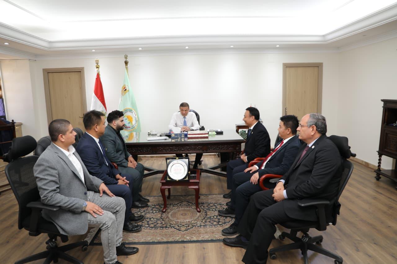 وزير الزراعة يبحث الإستثمارات الصينية في صناعة الأعلاف