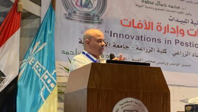 د فرج ملهط مدير معمل المبيدات خلال مشاركته في مؤتمر كلية زراعة الإسكندرية